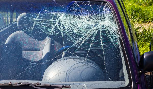 Reparatur einer defekte Autoglasscheibe